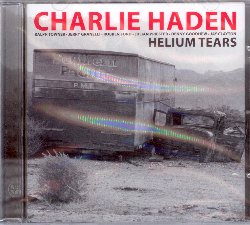 HADEN CHARLIE :  HELIUM TEARS  (WEST WIND)

Charlie Haden (1937-2014) proveniva da una famiglia di musicisti che spesso si esibiva alla radio suonando musica country e canzoni folk americane. L'artista debutt professionalmente come cantante a soli due anni e continu a cantare con la sua famiglia fino all'et di 15 anni, quando contrasse la poliomielite che gli danneggi i muscoli della gola tanto da farlo diventare incapace di controllare l'intonazione e bloccando in questo modo definitivamente la sua carriera di vocalista. Pochi anni prima di ammalarsi, Haden aveva iniziato ad interessarsi al jazz suonando il basso: nel 1957 si trasfer a Los Angeles dove inizi a suonare jazz, facendo a volte coppia con il pianista Paul Bley. Fu proprio grazie a Bley che Haden conobbe Ornette Coleman e nel 1959 entr a far parte del suo mitico quartetto. Helium Tears propone 7 originali di Charlie Haden interpretati dal mitico bassista insieme Ralph Towner (sintetizzatore), Jerry Granelli (percussioni, sintetizzatore), Robben Ford (chitarra), Julian Priester (trombone), Jay Clayton (parti vocali) e Denny Goodhew (sax alto). Helium Tears  un viaggio nell'affascinante universo musicale di questo eccellente bassista americano.