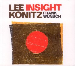 KONITZ LEE / WUNSCH FRANK :  INSIGHT  (JAZZWERKSTATT)

Il sassofonista americano Lee Konitz ed il pianista tedesco Frank Wunsch collaborano dal lontano 1986. Wunsch ha studiato pianoforte con Alfons Kontarsky e composizione con Rudolf Petzold, acquisendo un'ottima conoscenza della musica seria contemporanea. Konitz  un compositore e musicista molto versatile che nel 1949 ha suonato il primo 'free piece', un brano totalmente improvvisato, della storia del jazz, il famoso Intuition. Insight si apre con tre assolo di Konitz che poi viene sempre affiancato da Wunsch per tutto il resto dell'album. La tracklist propone tutti indimenticabili standard del jazz, ma Konitz e Wunsch li interpretano in modo cos originale e personale da conferire loro una veste totalmente nuova. I due musicisti costruiscono un dialogo che alterna collegamenti ai temi delle linee ed astrazioni fatte di suoni nuovi, per poi lasciarsi trasportare, come accande in I Love You, dal fascino della poesia. Insight  un dialogo tra due originali musicisti jazz.