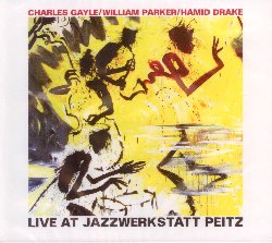 GAYLE CHARLES / PARKER WILLIAM / DRAKE HAMID :  LIVE AT JAZZWERKSTATT PEITZ  (JAZZWERKSTATT)

Live at Jazzwerkstatt Peitz ha immortalato lincontro di tre giganti della scena free jazz newyorkese: Charles Gyale (sax tenore, pianoforte), William Parker (contrabbasso) e Hamid Drake (percussioni). Registrato dal vivo il 23 maggio del 2013 alla Stueler Kirche di Peitz, in Germania, durante la 51 edizione del festival Jazzwerkstatt Peitz, lalbum vede i tre straordinari musicisti intenti nellinterpretazione di alcuni loro originali. Lo spettacolo  assicurato: Gayle, Parker e Drake suonano con grande armonia ed intesa, interpretando e creando in tempo reale, mossi da una passione trascinante che riesce ad emozionare chi ascolta. Live at Jazzwerkstatt Peitz   un album molto interessante che colpisce per la forza con cui i tre musicisti sono riusciti a mantenere sempre alto lo spirito dellimprovvisazione, dalla prima allultima nota.