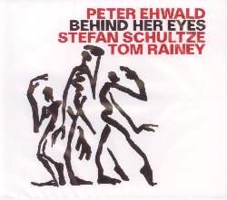 EHWALD PETER / SCHULTZE STEFAN / RAINEY TOM :  BEHIND HER EYES  (JAZZWERKSTATT)

Peter Ehwald  un sassofonista tedesco sempre alla ricerca di nuovi sentieri musicali: non si accontenta di quelle raffinatezze musicali che negli anni hanno creato molti eccellenti solisti, ma vuole qualcosa di inedito che segni una decisa rottura con il passato. Stefan Schultze  un talentuoso e pluripremiato pianista jazz specializzato in musica improvvisata che nel corso della sua carriera ha avuto modo di collaborare con grandi artisti come Nils Wogram, Claudio Puntin e Matthias Schubert. Ehwald e Schultze si conoscono da quasi vent'anni, da quando erano entrambi studenti ed hanno realizzato diversi progetti insieme. Il percussionista newyorkese Tom Rainey, vera e propria star della scena downtown americana, ha da sempre una predilezione per i due musicisti tedeschi. Lo scorso anno i tre artisti hanno fatto un tour insieme e durante un giorno libero hanno deciso che avrebbero registrato un album insieme: quel disco  Behind Her Eyes. Si tratta di un album in cui parte della musica  scritta, ma il resto si crea suonando: le parti composte sono pregnanti e fondamentali per l'estetica della traccia, tuttavia la musica si sviluppa ed evolve solo nel momento in cui i tre musicisti interagiscono. Per questo motivo Behind Her Eyes  un album in movimento ed aperto, che non parte da un'idea fissa, ma che arriva alla sua completezza solo attraverso un intenso e coinvolgente dialogo sonoro tra sassofono, pianoforte e percussioni.