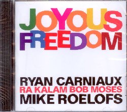 CARNIAUX RYAN / MOSES RA KALAM BOB / ROELOFS MIKE :  JOYOUS FREEDOM  (JAZZWERKSTATT)

Classe 1980, Ryan Carniaux  è un eccellente trombettista americano che, insieme a Mike Roelofs (pianoforte, melodica, whistle, balafon, voce) e Ra Kalam Bob Moses (batteria, percussioni, voce) presenta il suo nuovo progetto intitolato Joyous Freedom. La tracklist del disco propone alcuni originali scritti dai tre colleghi, alcune composizioni di Bob Moses, una di Roelofs, oltre a Your Lady di John Coltrane e Leaving This Planet di Tisziji Monoz. Racconta Carniaux: Joyous Freedom è stato registrato durante il nostro tour estivo del 2019. Chi era presente a quei concerti può testimoniare la magia che si respirava. Dopo ogni set c'era almeno una persona che veniva da noi, commossa fino alle lacrime dalla musica. Per me è stata una benedizione collaborare con due eccellenti musicisti e splendide anime come Mike e Ra Kalam e nuotare insieme a loro nei fiumi multidimensionali della musica. La musica di questa registrazione è musica curativa. Sonorità dello spirito che vibrano nell'anima. E' la nostra espressione dell'amore, della gioia e della compassione verso il mondo, in un periodo in cui molti ne hanno bisogno. E' una celebrazione della libertà e della gioia. E' una gioiosa libertà.
