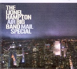 HAMPTON LIONEL :  AIR MAIL SPECIAL  (ITM)

Il ritmo ed il blues di Lionel Hampton (1908-2002) che hanno riscosso un grande successo all'inizio degli anni '40, quattro decenni pi tardi sono stati riscoperti ed hanno vissuto un altro grande momento. Il pubblico ha giocato un ruolo essenziale in questa riscoperta, non solo per la straordinaria accoglienza che fu una grande gioia per il musicista, ma anche grazie ad una comunicazione sorprendentemente attiva. Air Mail Special propone la registrazione, effettuata dalla radio dell'ex DDR il 29 maggio del 1983 durante il concerto che Hampton tenne alla sala congressi del Hygienemuseum di Dresda. La gente danzava allegra e con un entusiasmo irrefrenabile tra le file dei posti ed alla fine sal addirittura sul palco insieme al grande maestro. Un altro momento assolutamente unico fu sentire il pubblico cos entusiasta da ripetere le ironiche parti vocali di Hampton. Le parole di Hampton, dopo il concerto, completamento esausto e bagnato di sudore, ma felicissimo, furono: Era come essere sull'Apollo! Assolutamente incredibile!. Air Mail Special trasmette quella felicit senza compremessi e quell'atmosfera straordinaria che Hampton ed il pubblico condivisero.