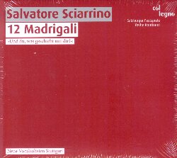 SCIARRINO SALVATORE :  12 MADRIGALI  (COL-LEGNO)

Il compositore palermitano Salvatore Sciarrino ha iniziato a comporre da autodidatta quando aveva solo 12 anni, continuando anche negli anni a preferire un'istruzione autonoma e libera a qualsiasi tipo di scuola. In 12 madrigali Sciarrino e la Neue Vokalsolisten di Stoccarda hanno realizzato lo studio di una nuova ecologia del suono che utilizza una polifonia ridotta alla scala della musica da camera. Come testi su cui lavorare il compositore italiano ha scelto sei haiku del poeta giapponese Matsuo Basho (1644-1694). 12 madrigali propone la registrazione della prima mondiale dell'opera che si  tenuta al festival di Salisburgo del 2008 con la formazione vocale tedesca che per l'occasione comprendeva i soprani Sarah Sun e Susanne Leitz-Lorey, il mezzo soprano Truike Van der Poel, il contro tenore Daniel Gloger, il tenore Martin Nagy, il baritono Guillermo Anzorena ed il basso Andreas Fischer. Con un libretto contenente interessanti note informative sulla produzione scritte dal giornalista Max Nyffeler, 12 Madrigali  un documento che apre all'ascoltatore nuovi orizzonti sonori.