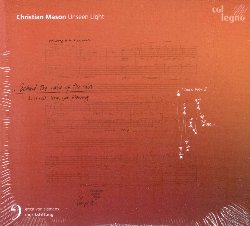 MASON CHRISTIAN :  UNSEEN LIGHT  (COL-LEGNO)

Nellalbum Unseen Light del giovane e talentuoso compositore londinese Christian Mason, luce e splendore rifulgono, richiamando allorecchio di chi ascolta le opere di grandi maestri come Gerard Grisey e pi indietro nel tempo Guillaum Dufay, fino ad arrivare a toccare la bellezza struggente di alcuni anonimi canti gregoriani. Il tutto dipende da come Mason riesce a legare tra loro suono e risonanza: luce e splendore nascono nel momento in cui il compositore si confronta con risonanze complesse come ad esempio il suono delle campane o il rumore del vento che spira tra alberi pieni di foglie. Tale lucente armonia deriva sia dalla profonda conoscenza di Christian Mason della musica spettrale, che dalla sua capacit di arricchire i propri lavori con suggestioni uniche appartenenti al suo personale bagaglio di esperienze. Realizzato con la collaborazione delle formazioni Bamberger Symphoniker, Klangforum Wien e Deutsches Symphonie-Orchester Berlin, del mezzosoprano Anne Clare Hauf, del soprano Marisol Moltalvo, oltre a Carolin Widmann (violino) e Simon Lepper (pianoforte) che interpretano il brano Learning Self-Modulation con il quale Mason ha vinto nel 2012 il British Composer Award nella categoria duo/trio, Unseen Light  un album che offre al pubblico la possibilit di fare un viaggio appassionante attraverso il percorso artistico di questo giovane e talentuoso compositore.