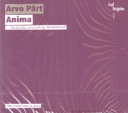 PART ARVO :  ANIMA  (COL-LEGNO)

Musicista estone classico, Arvo Part  uno dei pi significativi compositori viventi di musica sacra che, sin dagli anni '70, si  avvicinato allo stile minimalista mistico, diventandone uno dei maggiori esponenti. Se nella prima parte della sua carriera Part si  dedicato soprattutto alla musica neoclassica per pianoforte, successivamente si  avvicinato invece alla musica dodecafonica d'avanguardia, per poi abbandonare anche questa scelta stilistica e virare verso il canto gregoriano e la polifonia vocale classica. Quest'ultima fase dello sviluppo artistico del geniale musicista  stata sancita dal brano Per Alina in cui per la prima volta Part utilizza il nuovo principio compositivo da lui stesso definito 'tintinnabuli'. Casa Col-Legno presenta Anima, un disco importante dedicato al compositore estone in quanto  la prima raccolta in assoluto a proporre tutti i lavori di Part trascritti per quartetto di sassofono. Ad interpretare le 8 composizioni del maestro estone c' l'eccellente formazione italiana  Alea Saxophone Quartet composta da Gianpaolo Antongirolami (sax soprano), Roberto Micarelli (sax alto), Luca Mora (sax tenore) e Gabriele Gianpaoletti (sax baritono). Nella prima met del 1800, il celebre compositore francese Hector Berlioz defin le sonorit del sassofono come le 'misteriose vibrazioni di una campana appena percossa': questa definizione ci rimanda allo stile compositivo di Arvo Part, il tintinnabuli, termine che in latino significa piccole campane e che da un punto di vista compositivo implica una riduzione all'essenziale del materiale sonoro. Anima  un disco imperdibile in cui la musica enigmatica e mistica di Arvo Part  interpretata in modo eccellente dall'Alea Saxophone Quartet che ha il grande merito di essere riuscito ad esprimere al meglio le tante sfumature e la bellezza intrinseca della musica del genio estone.