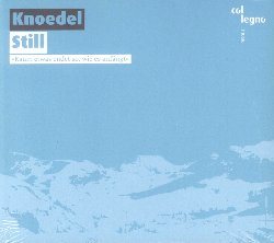 KNOEDEL :  STILL  (COL-LEGNO)

Casa Col-Legno  lieta di annunciare, dopo 17 anni di pausa, la reunion di una band che, negli anni '90 ha fatto furore in tutto il mondo: lo straordinario ottetto Knoedel. A rendere speciale questa formazione composta da Catherine Aglibut (violino), Margret Koell (arpa tripla), Alexandra Dienz (contrabbasso), Michael Oettl (chitarra), Walter Seebacher (clarinetto, dulcimer), Andreas Lackner (tromba, flicorno, dulcimer, carillon), Christopf Dienz (fagotto, cetra) e Charlie Fischer (percussioni), era il fatto che, a differenza di molte band che in quel periodo usavano fondere musica popolare alpina con jazz ed infiniti assolo, i Knoedel hanno preferito contaminare le tradizioni alpine con idee che ricordano Igor Stravinsky, Kurt Weill, Nino Rota e concetti musicali barocchi. Dopo otto anni di attivit i musicisti decisero di separarsi per dedicarsi alla propria carriera solistica, finch Christof Dienz, il cuore pulsante e compositore della formazione, ha chiamato i suoi ex colleghi per proporre loro un nuovo inizio del progetto Knoedel. Tutti hanno accettato ed il risultato di questa ripresa collaborazione  Still, un disco fuori dall'ordinario che mette insieme l'ordinario e l'eccezionale, il tradizionale ed il contemporaneo. Per descrivere Still, il famoso scrittore e sceneggiatore Felix Mitterer ha usato le seguenti parole evocative: Questa musica  come un sogno che ho fatto una volta in Irlanda. (La mattina stava gi spuntando, le persiane delle finestre erano chiuse). Un'onda che pulsava lentamente ha attraversato il mio corpo, morbida e fresca, rassicurante come nient'altro prima d'ora, in qualche modo blu, fosforescente ed io prendevo il volo nell'infinito.