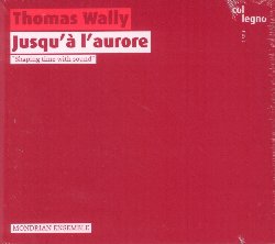 WALLY THOMAS :  JUSQU'A L'AURORE  (COL-LEGNO)

Jusqu'a l'Aurore propone alcuni pezzi del compositore viennese Thomas Wally, classe 1981, meravigliosamente interpretate dall'eccellente Mondrian Ensemble che regala all'ascoltatore il primo ritratto di un artista che  attualmente considerato una delle figure pi promettenti della new music. Ascoltando il disco si rimane rapiti dal linguaggio che Wally utilizza nelle sue composizioni degli ultimi dieci anni e dal suo forte desiderio di sperimentazione in cui libert e seriet concettuale vanno sempre di pari passo. Le composizioni di Jusqu'a l'Aurore trasudano curiosit musicale, ma allo stesso tempo anche una grande conoscenza tecnica. Si tratta di pezzi ricchi di particolari e di poesia in cui tutto appare estremamente chiaro, tanto che la musica di Wally  stata definita dal famoso musicista svizzero Dieter Ammann come viscerale e con un'intrinseca qualit tattile. A rendere queste composizioni davvero uniche hanno poi contribuito le musiciste del quartetto tutto femminile Mondrian Ensemble che, con la loro sensibilit, hanno saputo cogliere l'essenza della musica di Thomas Wally.