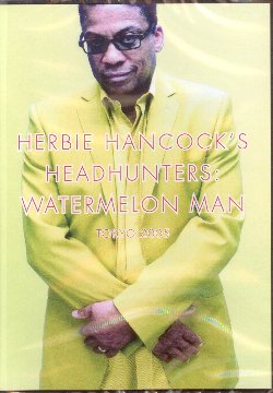 HANCOCK HERBIE / HEADHUNTERS :  DVD / WATERMELON MAN  (JAZZ DOOR)

Anche se i puristi guardano alla sua versatilit con sospetto, chiunque tuttavia riconosce che Herbie Hancock  attualmente considerato uno dei pianisti jazz e compositori contemporanei pi influenti al mondo. La sua eccellente carriera ebbe inizio quando aveva 22 anni, nel famoso quartetto di Miles Davis che scrisse la storia del jazz degli anni '60. Successivamente Hancock continu il suo innovativo percorso artistico con le sue band Mwandishi e Headhunters. Quest'ultima formazione fu creata da Hancock nel 1973 per registrare il suo disco Head Hunters. Con la stessa formazione Hancock pubblic anche l'album Thrust del 1974, ma dopo la terza uscita, Survival of the Fittest del 1975, lasci il gruppo in quanto, come pi volte da lui stesso ribadito, non amava diventare il leader fisso di una band. Nel 1998 per Hancock ritrov gli Headhunters in occasione di un reunion album. Watermelon Man  la registrazone live del concerto tenuto a Tokyo il 20 agosto del 2005. In questa occasione Hancock (tastiere e pianoforte)  affiancato da eccellenti musicisti come Marcus Miller (basso elettrico), Terri Lyne Carrington (batteria), Roy Hargrove (tromba), Munyungo Jackson (percussioni), Lionel Loueke (chitarra, voce) e Wah Wah Watson (chitarra). La tracklist comprende Watermelon Man, brano composto da Hancock e pubblicato per la prima volta nel 1962 nel suo album di debutto Takin' Off, ma successivamente ripresentato con una nuova veste funk nell'album Head Hunters del '73.