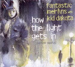 FANTASTIC MERLINS :  HOW THE LIGHT GETS IN  (NATO)

I musicisti del quartetto Fantastic Merlins, che prende il nome dall'opera Poema de la Saeta di Federico Garcia Lorca, sono Nathan Hanson (sassofoni), Matt Turner (violoncello), Brian Roessler (contrabbasso) e Peter Henning (batteria). In How the Light Gets In il quartetto di Minneapolis propone soprattutto canzoni del cantante, compositore e poeta canadese Leonard Cohen, oltre a qualche loro originale. L'album dagli arrangiamenti eleganti che esaltano il lirismo intrinseco ai testi di Cohen, unisce swing, groove e dolcezza melodica. Al loro fianco in questa avventura i quattro musicisti hanno voluto il cantante Kid Dakota che con la sua splendida voce interpreta in modo intenso ed appassionato i testi dell'artista canadese. How the Light Gets In esce con un notevole libretto di 56 pagine con i testi di Jean Simon e le immagini di Stephane Levallois.