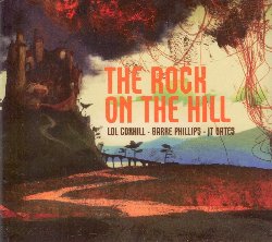 COXHILL LOL / PHILLIPS BARRE / BATES JT :  THE ROCK ON THE HILL  (NATO)

Nell'autunno del 2010, in occasione del ventesimo anniversario dell'etichetta Nato,  stato registrato The Rock on the Hill, album che segnava il ritorno del poeta del sassofono soprano Lol Coxhill, per l'occasione affiancato dal contrabbassista Barre Phillips e dal percussionista di Minneapolis Jt Bates. Con toni caldi e quasi umani, il sax di Coxhill canta e racconta storie, in un'atmosfera generale calma e rilassata, in cui i tre strumenti dialogano, ma concedendosi a vicenda lo spazio necessario per lunghi assolo. Ogni brano dell'album ha il suo carattere specifico: Rivers Bend  poetico, Scratch astratto, Ergo Somme dolce e cos via. The Rock on the Hill  caratterizzato dal perfetto equilibrio tra struttura ed improvvisazione, con tre musicisti che non ricorrono a giochi musicali stupefacenti per provare la loro bravura: a loro bastano gli strumenti, la calma e ed una sana dose di autenticit.