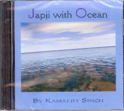 SINGH KAMALJIT :  JAPJI WITH OCEAN  (INVINCIBLE)

Japji  un inno sacro universale che parla di Dio, composto da Guru Nanak Dev, fondatore della religione monoteista indiana nota come Sikhismo. Si dice che il Japji abbia il potere di condurre l'uomo verso la vera conoscenza che consiste nell'intuire nella propria anima l'Anima Divina. Il canto Jipji si nutre del Naad, il suono cosmico e le sue parole raccontano l'inesprimibile: ascoltare, o ancora meglio recitare questo inno, porta la vibrazione dell'Infinito nella nostra vita, facendoci diventare pi consapevoli. Japji with Ocean propone l'intera preghiera sikh, resa ancora pi suggestiva da incantevoli e rilassanti suoni dell'oceano. Ascoltare la voce di Kamaljit Singh ripetere il canto devozionale regolarizza i chakra e dona armonia a corpo e spirito. Yogi Bhajan raccont che un giorno and da lui un uomo che disse di voler diventare la persona pi saggia al mondo: Gli dissi di ripetere Japji per diventarlo. Egli non si present mai pi. Dove si trova non lo so. Questo  tutto ci che serve. Chi pu capire Japji pu capire anche l'intera saggezza di Dio.