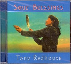 REDHOUSE TONY :  SOUL BLESSINGS  (INVINCIBLE)

Nella tradizione dei popoli nativo-americani, la musica, come l'arte e la danza, racconta storie. Queste canzoni riflettono l'esperienza umana raccontando memorie, emozioni e preghiere che fanno parte della vita quotidiana. Soul Blessings  un interessante mix di musica nativo-americana ed afro-cubana caratterizzato dalle note di flauto, chitarra, organo e basso, dai ritmi di varie percussioni e da canti tradizionali dei popoli nativi. Tony Redhouse  un guaritore, insegnante spirituale e musicista nativo-americano appartenente alla trib Navajo, da sempre impegnato a far conoscere al mondo le tradizioni spirituali del proprio popolo attraverso la musica. Soul Blessings  un album che mette l'ascoltatore in contatto con la natura, facendogli percepire la forza primordiale di madre terra.