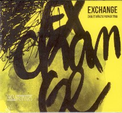 CHOLET / KANZIG / PAPAUX TRIO :  EXCHANGE  (NEUKLANG)

Settimo album della formazione Cholet / Knzig / Papaux Trio, Exchange  la dimostrazione della sensibilit armonica della formazione e del suo stupefacente lavoro sul ritmo. Il gioco espressivo e sfumato di Jean-Christophe Cholet (pianoforte), le tonalit puntuali di Heiri Knzig (contrabbasso) ed i ritmi perfetti ed eleganti di Marcel Papaux (percussioni) si fondono in un universo musicale intimo e suggestivo. La fiducia e la sintonia che esiste tra i tre musicisti  evidente e comprovata dalla forte volont di tutti loro di garantire a ciascuno un proprio spazio musicale. Exchange  il frutto di una collaborazione che dura da oltre dieci anni e che oggi ha portato i tre colleghi a scegliere uno stile pi organico ed orchestrale, con composizioni scritte e brani completamente improvvisati che si alternano. Exchange regala un'esperienza musicale davvero intensa in quanto, con il dissolvimento dei confini tra composizione formale e libera, si aprono prospettive sonore nuove e molto interessanti.