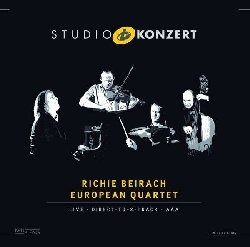 BEIRACH RICHIE :  STUDIO KONZERT  (NEUKLANG)

La serie Studio Konzert di casa Neuklang propone dischi audiophile in vinile vergine da 180 gr., registrati in presa diretta completamente in analogico e presentati in edizione limitata e numerata in una elegante confezione. La sala di registrazione degli studi Bauer  un luogo che ha ispirato molti eccellenti musicisti che hanno avuto il privilegio di utilizzare lo splendido pianoforte da concerto Steinway & Sons D-274 con il quale Keith Jarrett interpret alcune delle sue meravigliose melodie. Richie Beirach frequent gli studi della Bauer, di Ludwigsburg, in Germania, gi negli anni 70 per la registrazione di alcuni dei suoi primi album da solista. Nellottobre del 2015 il musicista  ritornato nella cittadina tedesca per un concerto con il suo quartetto europeo. Il vinile Studio Konzert propone la registrazione live dellevento, che vede sul palco Richie Beirach al pianoforte, Gregor Hubner al violino, Veit Hubner al contrabbasso e Michael Kersting alla batteria. Il programma della serata propone alcune composizioni originali del pianista oltre ad alcuni classici arrangiati da Beirach insieme ad Hubner. In Studio Konzert il Richie Beirach European Quartet dimostra tutta la sua abilit: attraverso le loro interpretazioni i musicisti trasformano i classici in qualcosa di totalmente nuovo e donano piena espressivit agli originali del loro leader.