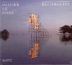 LE GOAS OLIVIER :  RECIPROCITY  (NEUKLANG)

Olivier Le Goas ha iniziato a suonare la batteria a soli 13 anni ed oggi  diventato un famoso musicista che ha collaborato con molti artisti tra i quali Marc Ducret, Bojan Z, Julien Lourau, Vincent Segal, Avishai Cohen, Kenny Wheeler, John Abercrombie ed altri ancora. Per la registrazione di Reciprocity, suo ultimo album di composizioni originali, Olivier Le Goas ha voluto al suo fianco musicisti eccellenti come Kevin Hays al pianoforte, Nir Felder alla chitarra e Phil Donkin al basso. Per la composizione dei brani Olivier Le Goas utilizza da sempre il pianoforte, strumento che tuttavia, fino a questo momento, non era mai stato inserito nelle sue produzioni. Per la prima volta in Reciprocity il pianoforte entra a far parte del line-up attraverso le esperte ed abili mani di Kevin Hays. I brani del percussionista/compositore sono pieni di musicalit e poetici e, cosa molto importante, offrono ai musicisti lo spazio necessario per esprimersi in piena libert. Reciprocity  un album melodico in cui Le Goas gioca delicatamente con il contrasto tra groove, blues e folk, regalando al pubblico un concerto di grande intensit e bellezza.