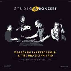 LACKERSCHMID WOLFGANG :  STUDIO KONZERT  (NEUKLANG)

La serie Studio Konzert di casa Neuklang propone dischi audiophile in vinile vergine da 180 gr., registrati in presa diretta completamente in analogico e presentati in edizione limitata e numerata in una elegante confezione. La sala di registrazione degli studi Bauer  un luogo che ha ispirato molti eccellenti musicisti che hanno avuto il privilegio di utilizzare lo splendido pianoforte da concerto Steinway & Sons D-274 con il quale Keith Jarrett interpret alcune delle sue meravigliose melodie. Il nuovo volume Studio Konzert  dedicato all'eccellente vibrafonista tedesco Wolfgang Lackerschmid, la cui carriera  da sempre caratterizzata da un profondo amore per la musica brasiliana. Sia nel suo periodo americano che in quello europeo, Lackerschmid ha collaborato con alcuni grandi nomi della musica jazz brasiliana e latina come Romero Lubambo, Claudio Roditi e Paquito D'Rivera, oltre ad aver lungamente collaborato con il mai dimenticato Chet Baker. Nel progetto Studio Konzert, il vibrafonista  affiancato dal Brazilian Trio formato dal pianista Helio Alves, dal batterista Duduka Da Fonseca e dal bassista Nilson Matts. Con 3 originali di Lackerschmid, due di Da Fonseca ed un brano scritto da Attila Zoller, Studio Konzert  un album straordinario che mette insieme suggestioni letterarie brasiliane, esecuzioni mozzafiato, incredibili schemi ritmici e le infinite sfumature del vibrafono. Grazie al prezioso lavoro dell'ingegnere del suono Johannes Wohlleben che ha immortalato live in presa diretta il concerto, catturandone l'affascinante atmosfera brasiliana, il nuovo disco di Wolfgang Lackerschmid  un album intenso, ricco della passionalit tipica dei paesi latini.