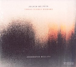 NEUFFER JOCHEN / BECKER TOBIAS :  AUGMENTED REALITY  (NEUKLANG)

Augmented Reality, primo album per bigband del giovane e talentuoso direttore, compositore ed arrangiatore Jochen Neuffer,  la dimostrazione pratica del perch eccellenti musicisti come Lalah Hathaway, la Metropole Orkest ed Helen Schneider hanno scelto di collaborare con lui. Con frasi melodiche finemente equilibrate, armonie ricche di colori ed una gamma di suggestioni musicali appartenenti a generi diversi, Augmented Reality  un album di tutti originali usciti dalla penna di Neuffer, ad eccezione del classico Pennsylvania 5-6000 di Glenn Miller. Neuffer ha affidato l'esecuzione del suo progetto alla rinomata Tobias Becker Bigband che, sotto la sua direzione, dimostra un'incredibile maestria musicale e versatilit artistica. Le composizioni di Neuffer non lasciano spazio alle tradizionali convenzioni per bigband jazz, ma sono state create su misura per il carattere di questa particolare formazione, concedendo ai solisti lo spazio necessario per esprimersi singolarmente. Augmented Reality  stato prodotto da Neuffer insieme a Henk Heijink, colui che per trent'anni  stato membro della famosa Metropole Orkest e che, sempre da produttore, ha curato importanti artisti come Kurt Elling, Gregory Porter e Joshua Redman.