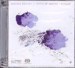 HOLSZKY ADRIANA :  ROSES OF SHADOW / MESSAGE  (NEUKLANG)

Adriana Holszky  una pianista e compositrice di origini tedesco-rumene che vive in Germania dal 1976, dove ha completato il suo percorso di studi, specializzandosi nella composizione di musica per teatro. La prima dell'opera di debutto di Holszky,Bremer Freiheit, si tenne nel 1988 alla Biennale di Monaco di Baviera di musica contemporanea e port all'artista il successo internazionale. Seguirono altri progetti ed il primo balletto per il direttore artistico Martin Schlapfer, Deep Field del 2014, messo in scena alla Deutschen Oper am Rhein di Dusseldorf. Dal 2002 Adriana Holszky  membro della Accademia berlinese delle Arti, dal 2003 membro della Bayerischen Akademie delle Belle Arti, nel 2015 ha ricevuto il premio Gema (societ tedesca degli autori ed editori) per la miglior composizione per orchestra e le sue opere sono richiestissime da svariati festival internazionali. Grazie alla stretta collaborazione che da molti anni lega casa Neuklang e la grande dama della musica contemporanea, l'etichetta tedesca presenta Roses of Shadow / Message, un disco in formato super audio, contenente le registrazioni in anteprima mondiale delle opere Roses of Shadow (2016) e Message (1990-1993). Adriana Hlszky  la creatrice di un universo sonoro particolarissimo che affianca voce (parti parlate e sussurrate), percussioni, archi, fisarmonica e pianoforte a strumenti esotici come koto e corno alpino. A questo si aggiungono imprevedibili suoni ottenuti dai musicisti con le labbra, tanto che ascoltando il disco si ha l'impressione che ci sia una sorta di ghost ensemble nascosto da qualche parte. Roses of Shadow  la seconda composizione di Adriana Holszky per balletto, promossa dal direttore artistico Martin Schlapfer del Ballett am Rhein di Dusseldorf. Message  invece un pezzo scritto per l'Exvoco Ensemble, ispirato ad alcuni frammenti dell'opera teatrale Le sedie di Eugene Ionesco. Le registrazioni di Roses of Shadow / Message sono state realizzate con tecnologia ad alta risoluzione ed in surround sound, la soluzione sonora pi adeguata per immortalare al meglio gli affreschi sonori di Holszky.