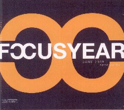 FOCUSYEAR BAND 2019 :  OPEN PATHS  (NEUKLANG)

Una borsa di studio in musica jazz che permette di concentrarsi completamente sulla musica per un anno intero, senza pressioni e liberi da curricula accademici, crediti ed esami, facendo parte di una band internazionale composta da musicisti di spicco della scena jazz: questo sogno  diventato realt in un luogo unico nel suo genere, il Jazzcampus della Musikhochschule/FHNW di Basilea, in Svizzera. Il chitarrista austriaco Wolfgang Muthspiel  il creatore e leader di questo progetto che ogni 15 giorni porta al campus, nel ruolo di tutor, grandi maestri del jazz come Dave Holland, Avishai Cohen, Becca Stevens, Joshua Redman e Steve Swallow. Tra i tanti musicisti che hanno fatto domanda per prendere parte alla Focusyear Band, ne sono stati scelti 7: da settembre, 2018 frequentano il Jazzcampus club, dove registrano la propria musica e, alla fine della borsa di studio, saranno lanciati in ambito internazionale attraverso concerti in prestigiosi club e festival. Open Paths, disco proposto dalla Focusyear Band dell'anno accademico 2018/2019 vede la partecipazioni degli eccellenti allievi Song Yi Jeon (pianoforte, voce), Alexandra Hamburger (flauto, sax baritono), Santi De La Rubia (sax tenore), Vinicius Gomes (chitarra), Marc Mezgolits (basso), Chase Kuesel (batteria, vibrafono, sintetizzatore) e Iago Hernandez (batteria, vibrafono). Open Paths offre al pubblico quello che promette nel titolo: sentieri musicali aperti in continua evoluzione, interpretati da giovani talenti di cui sentiremo molto parlare.