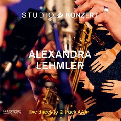 LEHMLER ALEXANDRA :  STUDIO KONZERT  (NEUKLANG)

La serie Studio Konzert di casa Neuklang propone dischi audiophile in vinile vergine da 180 gr., registrati in presa diretta completamente in analogico e presentati in edizione limitata e numerata in una elegante confezione. La sala di registrazione degli studi Bauer � un luogo che ha ispirato molti eccellenti musicisti che hanno avuto il privilegio di utilizzare lo splendido pianoforte da concerto Steinway & Sons D-274 con il quale Keith Jarrett interpret� alcune delle sue meravigliose melodie. L'ultimo disco della serie di casa Neukland vede come protagonista l'eccellente sassofonista jazz tedesca Alexandra Lehmler insieme a Matthias Debus (contrabbasso), Franck Tortiller (vibrafono) e Patrice Heral (batteria). Il disco della formazione � un interessante mix di melodie orecchiabili e ritmi compatti con tanta energia ed estasianti assolo, un album fatto di suggestioni, groove ed elegante swing in cui gli spazi armonici si liquefanno per aprire la strada al suono del sax della Lehmler. Il jazz � musica personale e questa nuova uscita della serie Studio Konzert � una riflessione sulla personalit� musicale di Alexandra Lehmler: ardente, energica, versatile, legata con tutto il cuore alla sensualit� del groove e della melodia in un modo davvero molto contemporaneo.