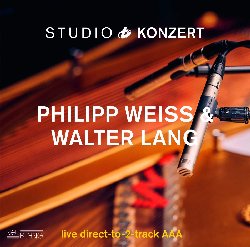 WEISS PHILIPP & LANG WALTER :  STUDIO KONZERT  (NEUKLANG)

La serie Studio Konzert di casa Neuklang propone dischi audiophile in vinile vergine da 180 gr., registrati in presa diretta completamente in analogico e presentati in edizione limitata e numerata in una elegante confezione. La sala di registrazione degli studi Bauer  un luogo che ha ispirato molti eccellenti musicisti che hanno avuto il privilegio di utilizzare lo splendido pianoforte da concerto Steinway & Sons D-274 con il quale Keith Jarrett interpret alcune delle sue meravigliose melodie. Chi conosce il vocalista Philipp Weiss ed il pianista e compositore Walter Lang sa che si dedicano da sempre al jazz, tuttavia nel loro ultimo progetto per la serie Studio Konzert, i due artisti hanno aggiunto, come contraltare al jazz, la musica classica. Il concerto registrato negli studi Bauer si chiama Dark Licht ed  un omaggio al compositore tedesco del periodo romantico Robert Schumann (1810-1856). Il noto pianista inglese Gerald Moore (1899-1987), riteneva che le canzoni del periodo romantico emanassero tutta la loro bellezza solo se suonate in un'atmosfera intima e ristretta. Questo vale anche per i pezzi dal gusto romantico di Peter Weiss e Walter Lange e la sala di registrazione Bauer  stato il luogo perfetto in cui immortalare la loro struggente bellezza. Il risultato finale  un disco toccante ed introspettivo in cui emergono la straordinaria intensit della voce di Philipp Weiss e tutto il talento compositivo e di pianista di Walter Lang.