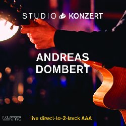 DOMBERT ANDREAS :  STUDIO KONZERT  (NEUKLANG)

La serie Studio Konzert di casa Neuklang propone dischi audiophile in vinile vergine da 180 gr., registrati in presa diretta completamente in analogico e presentati in edizione limitata e numerata in una elegante confezione. La sala di registrazione degli studi Bauer  un luogo che ha ispirato molti eccellenti musicisti che hanno avuto il privilegio di utilizzare lo splendido pianoforte da concerto Steinway & Sons D-274 con il quale Keith Jarrett interpret alcune delle sue meravigliose melodie. Nel 2015 il chitarrista e compositore Andreas Dombert ha registrato il suo primo album in trio. Ottenuto il plauso di pubblico e critica ed una nomination al prestigioso Echo Jazz Award, la formazione, leggermente cambiata nel suo line up,  andata negli studi Bauer per realizzare un disco per la famosa serie Studio Konzert. Dombert ha scelto i suoi compagni molto attentamente: Henning Sievers al basso, artista rinomato a livello internazionale con uno stile davvero unico e Maximilian Breu alla batteria, pluripremiato musicista di Lipsia, noto per il suo stile avantgarde che spazia tra acustica ed elettronica. Come compositore Andreas Dombert offre una vasta gamma di sonorit meditative e sperimentali in uno stile versatile che unisce elementi jazz, classici e minimalisti per dare vita ad un mix che emana una calda malinconia ed un carisma unico nel suo genere. Il programma del disco Studio Konzert prevede composizioni tratte dagli ultimi due dischi di Dombert, pezzi che si muovono tra il minimalismo meditativo della chitarra e gli arrangiamenti complessi dell'album di debutto 35. Ci sono poi alcuni vecchi lavori di Dombert in cui  gi chiaramente riconoscibile il tocco unico dell'artista: una particolare sensibilit per le melodie, un pizzico di blues e tanto virtuosismo improvvisativo. Se Sievers e Breu sono garanzia di un perfetto equilibrio sonoro, l'eccellente ingegnere del suono Philipp Heck assicura all'album l'eccellenza di un suono pulito e naturale.