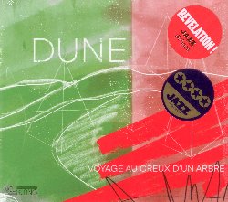 DUNE :  VOYAGE AU CREUX D'UN ARBRE  (NEUKLANG)

Voyage au Creux d'un Arbre, il primo album di Rafael Koerner (batteria) e Fanny Menegoz (flauto traverso), ossia il duo Dune, propone l'interessante interazione tra due strumenti che raramente appaiono insieme. Con seriet ed allo stesso tempo giocosit, i Dune ritornano alle radici della musica mettendo in primo piano il ritmo, la melodia, la comunicazione e l'improvvisazione. Con un suono unico e personale, i Dune propongono un repertorio di composizioni originali sfaccettate oltre ad una cover del pianista francese Benoit Delbecq. Linee melodiche sognanti, movimenti ritmici equilibrati ed improvvisazioni dense e raffinate: tutto questo e molto altro ancora  Voyage au Creux d'un Arbre.