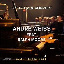 WEISS ANDRE' feat. MOORE RALPH :  STUDIO KONZERT  (NEUKLANG)

La serie Studio Konzert di casa Neuklang propone dischi audiophile in vinile vergine da 180 gr., registrati in presa diretta completamente in analogico e presentati in edizione limitata e numerata in una elegante confezione. La sala di registrazione degli studi Bauer  un luogo che ha ispirato molti eccellenti musicisti che hanno avuto il privilegio di utilizzare lo splendido pianoforte da concerto Steinway & Sons D-274 con il quale Keith Jarrett interpret alcune delle sue meravigliose melodie. Uno stile rilassato, un virtuosismo concentrato ed un groove alla Oscar Peterson sono gli elementi che contraddistinguono il trio di Andr Weiss (pianoforte), composto da Jean-Philippe Wandle al basso e Dominik Raab alla batteria. Nel suo disco Studio Konzert, la formazione si  arricchitta della presenza del geniale Ralph Moore, da molti considerato uno dei pi convincenti e particolari sassofonisti dei nostri giorni che ha suonato nella band di Horace Silver e J.J. Johnson e ha collaborato tra gli altri con Freddie Hubbard, Kenny Barron, Cedar Walton, Dizzy Gillespie, Oscar Peterson e molti altri ancora. Il pianista di Stoccarda Andr Weiss  uno dei migliori talenti del jazz moderno, con uno stile pieno di swing che inneggia alla bellezza, forza ed eleganza del jazz straight ahead. La base fortemente ritmata del nuovo capitolo della fortunata collana Studio Konzert  scandita dal bassista Jean-Philippe Wadle, eccellente interprete che ha collaborato con Dee Dee Bridgewater, Patti Austin e molti altri ancora. Poi c' il talentuoso batterista Dominik Raab che possiede una tecnica eccellente ed uno swing perfetto, perfezionati in anni di lavoro al fianco di maestri come Don Braden, James Morrison e Tony Lakatos. Con Ralph Moore che spinge i musicisti verso una straordinaria omogeneit del suono, il quartetto regala al pubblico un concerto davvero speciale di musica jazz di ottima qualit.