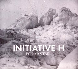 INITIATIVE H :  POLAR STAR  (NEUKLANG)

Initiative H, big band francese capitanata da Davide Haudrechy, celebra il suo decimo anniversario con un concerto dal vivo trasmesso in diretta dall'emittente radiofonica francese France Musique. Per festeggiare questo importante traguardo, David Haudrechy, il compositore della formazione, ha scelto di creare una vera e propria suite, intitolata Polar Star, uno splendito inno agli esploratori come Jean-Louis Etienne che andavano a perlustrare i confini del mondo, il polo nord e il polo sud. Polar Star  la colonna sonora di queste folli e coraggiose epopee: musica che , allo stesso tempo, fragile ed epica, ideale per immergersi in un film di esplorazione onirica. Si tratta di un disco che invita alla consapevolezza, che racconta la bellezza del mondo e che manda anche un messaggio pieno di speranza: mai smettere di stupirsi di fronte a ci che ci circonda. Polar Star  un vortice epico che ci immerge nelle profondit del progressive jazz con suggestioni rock, elettroniche e a volta anche pop.