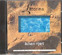 HJERT JOHAN :  LITTORINA  (FONIX MUSIK)

L'affascinante atmosfera dei vecchi treni diesel che percorrono le assolate terre meridionali in un paesaggio di mare dalle acque trasparenti, sabbia bianca, alte scogliere e conchiglie di tutte le forme, ispira una bella musica strumentale, dolce e rilassante, che unita a delicati suoni della natura crea una sensazione di pace ed armonia.