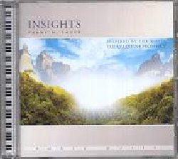 SAUER FRANK H. :  INSIGHTS  (FONIX MUSIK)

Insights  un album del compositore e musicista tedesco Frank H. Sauer ispirato, o meglio, nato parallelamente dalla stessa sorgente che ha dato vita al libro ed al film La Profezia di Celestino di James Redfield. La maggior parte dei brani contenuti in questo album sono stati composti tra il 1989 ed il 1993, nello stesso periodo in cui James Redfield stava scrivendo il suo famoso libro. Quando i due artisti si incontrarono, fu per entrambi un momento di grande emozione in quanto capirono, anche grazie allo straordinario evento di sincronicit che li aveva visti scrivere allo stesso tempo sulle medesime tematiche, di essere spiritualmente legati a doppio filo. Vede quindi finalmente la luce l'album Insights che, con le mistiche melodie di pianoforte, tastiere, flauto, chitarra e lievi percussioni,  un album che riesce a trasmettere all'ascoltatore le stesse intense emozioni che il best seller La Profezia di Celestino continua a regalare ai lettori.