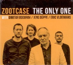 ZOOTCASE :  THE ONLY ONE  (CHAOS)

Con la profondit emotiva della sua inconfondibile voce ed il suo eccezionale intuito musicale, Case Schafrat, alias Zootcase, talentuoso artista olandese, si sta facendo conoscere a livello internazionale. L'ultimo album di Schafrat, The Only One, offre 11 suoi splendidi originali, meticolosamente arrangiati da Dimitri Bodurov. Si tratta di brani orecchiabili di sicuro successo che mescolano pop e jazz, ma senza mai diventare scontati o banali. I testi delle canzoni sono storie che catturano la vita stessa, racconti che parlano di amicizia e relazioni, di amore e di solitudine, di insuccesso ed incertezza e che danno a Schafrat l'opportunit di esplorare tante sfumature sonore. Per il suo ultimo progetto Zootcase ha voluto con s alcuni dei migliori artisti europei del momento ossia l'arrangiatore Dimitar Budrov (tastiere), Mihail 'Misho' Ivanov (basso), entrambi bulgari, il tedesco Jens Duppe (batteria), lo sloveno Kristijan Krajncan (violoncello) e poi molti ospiti tra cui l'olandese Eric Vloeimans (tromba) e la cantante Astrid Seriese ed altri ancora.