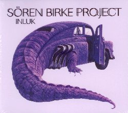 BIRKE SOREN :  INLUK  (SINGAPORE)

Labum strumentale Inluk, prima collaborazione tra il compositore Soren Birke ed il produttore Lutz Glandien, regala allascoltatore unavventura immaginaria. Entrambi residenti a Berlino, i due artisti conoscono bene le sonorit elettroniche tipiche di questa citt e sanno che esse si fondono alla perfezione con la musica alla vecchia maniera. Inluk  la dimostrazione del fortunato connubio tra tecnologia ed artigianato musicale, un album pulsante, creativo, ammaliante e sconvolgente che utilizza tecniche elettroacustiche di montaggio come il digital clustering con cui il suono viene stratificato in loop per poi essere distorto. Questi strati sonori sono la base delle improvvisazioni polistrumentali di Soren Birke e di Lutz Glandien che nel loro nuovo album utilizzano armonica a bocca, zyrna, monocordo, flauti, mo qin, kalimba e duduk. Spaziando tra elettronica e sperimentazione, le 23 tracce di Inluk raccontano meravigliose storie di viaggio che parlano di movimento e dimmobilit, di natura e macchina, conferendo allalbum stesso la forma di un grande centauro, met alligatore e met automobile. Interessante anche la scelta dei titoli dei brani scritti utilizzando una lingua fantastica che permette alla musica di farsi pittorica e di regalare al pubblico uno spettacolo di grande effetto.