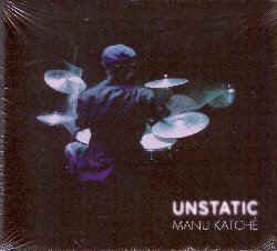 KATCHE' MANU :  UNSTATIC  (ANTEPRIMA)

Non molti musicisti contemporanei hanno la grazia compositiva e labilit interpretativa di cui  dotato Manu Katch, batterista e compositore francese che ha collaborato con molti suoi illustri colleghi come Peter Gabriel, Sting, Youssou NDour e Jan Garbarek. Unstatic, ultima pubblicazione del musicista, propone una formazione se possibile ancora migliore dello storico quartetto del batterista: a Luca Aquino (tromba), Jim Watson (pianoforte), Tore Brunborg (sassofono), Manu Katch (batteria, voce) si aggiunge la giovane contrabbassista e vocalista norvegese Ellen Andrea Wang e, come ospite in 5 tracce, il famoso trombonista svedese Nils Landgren. In Unstatic Katch dimostra tutta la sua straordinaria capacit di fondere insieme melodie orecchiabili e sorprendenti improvvisazioni che prendono il via con la deliziosa e languida rumba con cui si apre lalbum e in cui fa il suo ingresso Nils Landgren. Con 11 originali del trombettista francese, Unstatic  un album fresco e godibile di smooth jazz della migliore qualit.