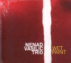 VASILIC NENAD :  WET PAINT  (VASILIC)

Wet Paint  il nuovo album del contrabbassista serbo Nenad Vasilic, artista famoso ed apprezzato per il suo personalissimo stile che fonde jazz e musica balcanica. Il titolo del disco significa vernice fresca ed indica simbolicamente un nuovo inizio: dopo i precedenti album che hanno visto Vasilic impegnato in quartetto o quintetto, in questo nuovo progetto il musicista si confronta con il trio. Il risultato  un caleidoscopio di ritmi vari che propone sette canzoni popolari della tradizione balcanica a cui si aggiungono il canto liturgico russo Gospodi Pomiluj e la cover di Burn dei Deep Purple, uno dei brani preferiti da Vasilic durante la sua adolescenza. Affiancato da Jarrod Cagwin (batteria e percussioni) e Bojan Z (Fender Rhodes e pianoforte), il contrabbassista serbo ha creato paesaggi sonori inediti che si trovano a met strada tra vintage e moderno, tra passato e presente e che uniscono le differenze in un tutto armonioso e mai scontato. In Wet Paint il suono che nei precedenti album di Vasilic era caratterizzato dal timbro forte del sassofono, ora  diventato pi delicato, acustico, sofisticato e, soprattutto, altrettanto coinvolgente.