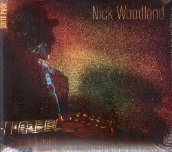 WOODLAND NICK :  STREET LEVEL  (DOWNHILL)

Ispirato da grandi artisti come Alexis Korner, Eric Clapton, John Mayall e Peter Green, il londinese Nick Woodland ha iniziato a suonare la chitarra da ragazzo ed oggi  considerato un chitarrista e cantautore di riferimento della scena blues-rock inglese. Lultimo album del talentuoso chitarrista e cantautore si intitola Street Level e propone 15 suoi originali, meravigliosamente interpretati da Woodland insieme alla sua band formata da Klaus Reichardt (organo hammond), Tom Peschel (basso) e Manfred Mildenberger (batteria). I testi, che mostrano la raggiunta maturit compositiva dellartista londinese, trattano temi vari, come se Woodland attraverso la tracklist del disco avesse voluto fare un ritratto della vita in tutte le sue infinite sfaccettature. Con il prezioso supporto degli ospiti Ludwig Seuss (pianoforte, fisarmonica), San2 (voce) ed Otto Schellinger (basso), Street Level  un disco magico, reso ancora pi prezioso da un ricchissimo libretto di 40 pagine con tutti i testi dei brani e tantissime foto.