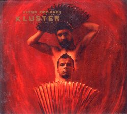 POHJONEN KIMMO :  KLUSTER  (WESTPARK)

A due anni dallo straordinario esordio Kielo il compositore e virtuoso fisarmonicista Kimmo Pohjonen continua la sua collaborazione con l'etichetta finlandese Rockadillo e propone il nuovo progetto Kluster che  un'espansione dinamica del suo progetto solistico insieme al mago dei campionamenti e delle percussioni Samuli Kosminem, con cui gi collabora nei Kalmuk. Kosminem si d da fare per stravolgere il bandoneon e la voce alla Tom Waits di Pohjonen riproducendoli utilizzando una batteria elettronica ed ottenendo le sonorit mai sentite prime di una fisarmonica multidimensionale. I loro concerti esplosivi spezzano tutte le barriere tra avanguardia, classica, jazz ed etnica: acclamati dalla critica ed accolti come rivoluzionari, i live shows rispecchiano la formula utilizzata per l'album con Samuli Kosminem che campiona e trasforma in diretta la fisarmonica e la voce di Kimmo Pohjonen riproducendole attraverso la sua batteria elettronica e remixando immediatamente il tutto. La cosa pi incredibile ascoltando Kluster  che tutte le sonorit sono esclusivamente prodotte od originate dalla fisarmonica e dalle parti vocali di Kimmo Pohjonen: un album assolutamente innovativo a conferma della genialit del compositore e musicista finlandese.