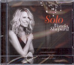 SHEPARD VONDA :  SOLO  (PANSHOT)

Con alle spalle oltre 12 milioni di dischi venduti, due Golden Globe, due Emmy Awards, due Screen Actor's Guild Awards cos come il premio Billboard per i suoi album di colonne sonore televisive pi venduti della storia (sono sue le musiche della serie di successo Ally McBeal), Vonda Shepard  una cantante di fama internazionale che continua a deliziare il pubblico con concerti e album avvincenti. In questo suo nuovo lavoro intitolato Solo, Vonda, accompagnata solo dal suo pianoforte, propone una selezione di brani originali (Lose My Way, Don't Cry Ilene, The Sunset Marquis, Soothe Me, I Know Better) cos come alcune delle sue ballads preferite (Walk Away Renee e You Belong To Me). Nella purezza della sua essenzialit questo album rappresenta l'occasione ideale per scoprire le mille sfumature della musica e della voce di Vonda Shepard. Una dimostrazione del suo stile profondo e coinvolgente cos come della grazia della sua voce.