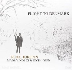 JORDAN DUKE :  FLIGHT TO DENMARK  (STEEPLECHASE)

Pianista prediletto di Charlie Parker e compositore del famoso Jordu, negli anni '60 Duke Jordan (1922-2006) fu costretto a lasciare la scena musicale a causa di gravi problemi con la droga. Questo allontanamento ebbe termine quando fu invitato a registrare in Danimarca, nel 1973, il disco Flight to Denmark, la prima pubblicazine di Jordan per Steeplechase che fu un enorme successo capace di riportare il pianista di nuovo sulla cresta dell'onda. Da quel momento la Danimarca divenne la nuova casa di Jordan dove mor l'8 agosto del 2006. Flight to Denmark  da molti ritenuto il miglior disco di Jordan, uno straordinario pianista bebop il cui stile  stato toccato dal genio innovativo di Bud Powell. Flight to Denmark  un disco essenziale per tutti gli amanti del pianoforte.