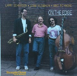 RICHMOND MIKE :  ON THE EDGE  (STEEPLECHASE)

Il bassista Mike Richmond, il sassofonista Larry Schneider ed il batterista Adam Nussbaum hanno tutti fatto parte della NDR, la storica big band della Norddeutcher Rundfunk, ma quando non erano impegnati con questa formazione amavano esibirsi in trio. Nel 1988 i tre musicisti hanno pubblicato con l'etichetta danese Steeplechase il disco On the Edge che viene oggi riproposto in una preziosa versione in vinile, ottenuta utilizzando le matrici originali del disco. In On the Edge l'affiatato trio capitanato da Richmond propone 5 originali del bassista e In a Sentimental Mood di Duke Ellington, regalando all'ascoltatore un viaggio sonoro davvero molto coinvolgente, reso ancora pi intenso dall'ottima qualit di incisione.