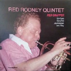 RODNEY RED :  RED SNAPPER  (STEEPLECHASE)

Il trombettista e bandleader Red Rodney (1927-1994) ha iniziato a suonare a livello professionale a soli 15 anni e dal 1949 al 1951 ha preso il posto di Miles Davis nel Charlie Parker Quintet. Purtroppo durante la met degli anni '70 la carriera di questo musicista ha subito un arresto a causa della forte dipendenza da droghe. Alla fine degli anni '80 tuttavia, grazie alla sua indiscussa preparazione musicale, Rodney  stato ingaggiato come consulente del film Bird di Clint Eastwood, pellicola dedicata al grande sassofonista Charlie 'Bird' Parker, vincitrice del prestigioso Guanto d'Oro del 1988. Sulla spinta di questa importante esperienza, nello stesso anno Rodney pubblica Red Snapper, disco registrato live ai Tivoli Gardens e sequel di One For Bird, di cui casa Steeplechase propone oggi una preziosa versione in vinile, realizzata utilizzando le matrici originali del disco. La band che Rodney si  portato dagli Usa comprende i giovani e talentuosi Dick Oats (sax alto), Garry Dial (pianoforte), Jay Anderson (basso) e John Riley (batteria): il quintetto regala all'ascoltatore intense ed appassionate interpretazioni di brani come Ugetsu di Cedar Walton, What'll I Do? di Irving Berlin, Sonata for Joan di Garry Dial ed altri ancora.