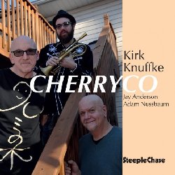 KNUFFKE KIRK :  CHERRYCO  (STEEPLECHASE)

Cherryco del cornettista Kirk Knuffke  uno stupendo tributo al leggendario quartetto che vedeva insieme Ornette Coleman e Don Cherry, la quintessenza del jazz d'avanguardia degli anni '60. Nonostante le differenze generazionali, Knuffke era nella cerchia ristretta della vita di Ornette Coleman nei suoi ultimi giorni. Per citare l'articolo di Aidan Levy per JazzTimes, Lessons from Ornette, nel 2019 Kirk osservava: Solo suonare con lui ha cambiato chi sono e come suono. C'era qualcosa nell'essere cos vicino al suo suono che era davvero istruttivo.... Insieme a Jay Anderson (basso) e Adam Nussbaum (batteria), Kirk Knuffke (cornetta) interpreta appassionatamente 7 originali di Cherry e 2 di Coleman. Knuffke pone l'accento sull'interazione d'insieme, formando un legame arioso e malleabile con la sua abile squadra ritmica mentre continua a sfornare un assolo convincente e lirico dopo l'altro. Cherryco sembra una lettera d'amore ed  difficile non condividerne l'ardore (Peter Margasak, DownBeat).