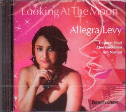 LEVY ALLEGRA :  LOOKING AT THE MOON  (STEEPLECHASE)

La talentuosa vocalista dai capelli corvini, Allegra Levy, si  diplomata al New England Conservatory di Boston, nel Massachusetts, dove ha studiato con grandi luminari del jazz. Non ancora trentenne, l'artista americana  gi nota a livello internazionale come sensibile cantante dalla voce ammaliante e come compositrice di melodie originali ed accattivanti che stanno arricchendo la scena jazz di New York di sonorit nuove e molto interessanti. Fresca...esotica...e ben oltre l'ordinario ha scritto di lei il New York Times in occasione dell'uscita del suo album di debutto Lonely City, seguito da Cities Between Us che ha riconferto l'abilit di interprete e compositrice della giovane artista. Nel suo nuovo progetto Looking at the Moon, Allegra Levy ritorna nelle vesti di vocalista ed interpreta brani del presente e del passato in cui la luna  la protagonista assoluta. Accompagnata da Carmen Staaf al pianoforte, Alex Goodman alla chitarra e Tim Norton al basso, Allegra Levy interpreta con intensit e dolcezza brani come Moon River (Mercer/Mancini), Harvest Moon (Neil Young), Moonshadow (Cat Stevens), Pink Moon (Nick Drake) e molti altri ancora, regalando all'ascoltatore atmosfere eleganti e raffinate che raccontano la magica bellezza del satellite che da sempre affascina l'uomo.