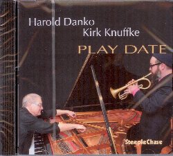 DANKO HAROLD / KNUFFKE KIRK :  PLAY DATE  (STEEPLECHASE)

Nel suo ultimo disco intitolato Play Date, Harold Danko, professore emerito di studi jazz all'East College of Music di Rochester, Stati Uniti, rende omaggio al cantastorie bebop Duke Jordan. Affiancato dalla stella nascente del jazz americano Kirk Knuffke (cornetta), Danko (pianoforte) interpreta le caratteristiche melodie di Duke Jordan in modo raffinato e creativo, regalando loro una nuova prospettiva estetica. La track list dell'album prevede inoltre alcuni originali di Danko e Knuffke, brani free jazz in cui l'armonia tra i due colleghi  evidente e molto coinvolgente. Play Date  un imperdibile tributo all'immortale bebop del grande Duke Jordan.