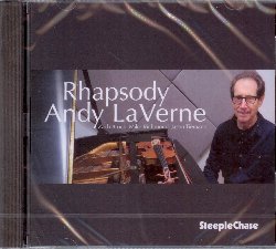 LAVERNE ANDY :  RHAPSODY  (STEEPLECHASE)

Andy LaVerne, prolifico compositore, eminente insegnante ed ingegnoso pianista con cinquant'anni di esperienza alle spalle, tiene spesso master al rinomato Jamey Aebersold Summer Jazz Workshop. Fu durante il seminario del 2019, che Andy LaVerne incontr e si esib per la prima volta con Zak Brock, violinista di grande virtuosismo che vanta anche un Grammy. I due decisero in quell'occasione di fare un disco insieme e cos fu: tre mesi dopo si incontrarono in studio e diedero vita a Rhapsody. Insieme al pianista maestro del contraffatto ed al violinista membro della formazione fusion Snarky Puppy, ci sono anche Mike Richmond (basso, violoncello) e Jason Tiemann (batteria). Il risultato finale  un disco intrigante che propone alcuni originali di LaVerne oltre a Waltz for Debbie di Bill Evans, My Foolish Heart e Stella by Starlight di Victor Young, Autumn Leaves di Joseph Kosma e All The Things You Are di Jerome Kern. Rhapsody  un disco intenso che immortala il fortunato incontro tra due grandi musicisti.