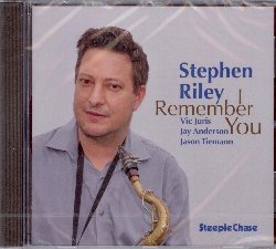 RILEY STEPHEN :  I REMEMBER YOU  (STEEPLECHASE)

In quanto studente di jazz al William Paterson College del New Jersey, il sassofonista Stephen Riley ha avuto un breve ma significativo incontro con il chitarrista Vic Juris che all'epoca insegnava musica nell'istituto. Da quei giorni  ormai passata una ventina d'anni ed oggi, in occasione del suo ultimo album I Remember You, Riley e Juris si esibiscono insieme. Fatalmente questa  anche l'ultimo disco a cui ha preso parte il chitarrista prima di morire di cancro poche settimane dopo le registrazioni. Come si pu notare ascoltando I Remember You, Juris non mostrava ancora i segni devastanti della malattia e la sua presenza nel disco  energica, soprattutto nel dialogo con gli altri musicisti ossia Jay Anderson al basso, Jason Tiemann alla batteria e naturalmente Riley al sax tenore. Quello proposto in I Remember You  un viaggio musicale di 9 tappe che prevede, tra gli altri, Wild Flower di Wayne Shorter, Ugly Beauty di Thelonious Monk, God Bless the Child di Billie Holiday e Equinox di John Coltrane.