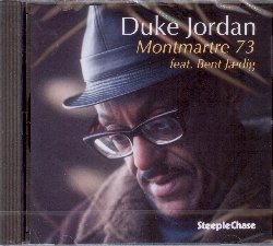 JORDAN DUKE :  MONTMARTRE '73  (STEEPLECHASE)

Duke Jordan inizi ad essere famoso come membro del Charlie Parker Quintet con cui lavor ad alcuni dei pi accattivanti classici jazz di sempre come Embraceable You. Jordan ha anche composto alcune melodie jazz che nel tempo sono diventate degli standard come Jordu e No Problem. Dopo una lunga pausa, negli anni '60, dovuta ai suoi problemi con la droga, Jordan fu salvato da una manciata di jazzisti danesi che lo aiutarono a riprendere in mano la sua carriera e con i quali, il primo dicembre del 1973, registr il disco live Montmartre '73 nel famoso jazzclub di Copenhagen. Si tratta del sax tenorista Bent Jaedig, del bassista Allan Gregersen, del batterista Jorn Elniff a cui si sono aggiunti come ospiti i bassisti Eddie Gomez (in citt con Bill Evans) ed il sudafricano Johnny Dyani. Questa disco live  stato realizzato la sera prima della sessione di registrazione, in studio, del bestseller di Jordan, Flight To Denmark. Con una tracklist che comprende gli originali di Jordan No Problem, W'Utless e Jordu, oltre a splendide interpretazioni di Embraceable You e The Man I Love di George Gerschwin, These Foolish Things di Jack Strachey e Harry Link, Walkin' di Richard Carpenter e Scrapple from the Apple di Charlie Parker, Montmartre '73  un disco davvero da non perdere.