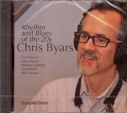 BYARS CHRIS :  RHYTHM AND BLUES OF THE 20S  (STEEPLECHASE)

Il titolo del tredicesimo album di Chris Byars per casa SteepleChase, Rhythm and Blues of the 20s necessita di alcuni chiarimenti. Non si tratta dei ruggenti anni '20 o del r&b cos come siamo soliti intenderlo. Si tratta del qui e ora, del 2020 e per quanto riguarda il rhythm and blues si riferisce al fatto che le composizioni del disco, tutte di Byars tranne Farewell to Sweden di Freddie Redd, sono basate sul blues di I Got Rhythm di George Gershwin, pezzo in cui il jazz trova la sua culla. Ora, spiegato il titolo, all'ascolatore non resta altro che godersi l'affascinante musica eseguita dall'esclusivo Original Jazz Sextet di Chris Byars (sax tenore) composto da Zaid Nasser (alto sax), Stefano Doglioni (clarinetto basso), John Mosca (trombone), Ari Roland (basso) e Phil Stewart (batteria).