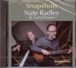 RADLEY NATE :  SNAPSHOTS  (STEEPLECHASE)

Nel suo precedente album per casa Steeplechase, Puzzle People, Nate Radley si era proposto in formazione trio. Per la sua nuova pubblicazione, Snapshots, il chitarrista ha invece scelto di affiancare alle melodie del suo strumento solo quelle del pianoforte suonato dal grande Gary Versace, suo collega di lunga data. La tracklist dell'album propone alcuni originali di Radley oltre a Some Other Blues di John Coltrane, Three Days di Willie Nelson, Who Can I Turn To di Anthony Newley e Leslie Bricusse e Chloe di Charles N. Daniels. Snapshots regala all'ascoltatore un paesaggio sonoro coinvolgente e intenso che non si smetterebbe mai di ascoltare.