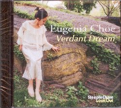 CHOE EUGENIA :  VERDANT DREAM  (STEEPLECHASE)

La pianista e compositrice coreana Eugenia Choe, attualmente residente a New York, ha ricevuto dalla stampa internazionale ottime recensioni per il suo album di debutto del 2016 Magic Light. Dan McClenaghan ha scritto su All About Jazz: C' tutto: il tocco squisito della pianista, il suo acume compositivo infuso di un'intelligenza seducente ed idiosincratica, la sua anima, un trio affiatato, una sequenza esperta, una fantastica copertina. Potrebbe essere l'album di debutto dell'anno. Il nuovo disco dell'artista, Verdant Dream, propone 9 intriganti originali firmati da Choe oltre ad una raffinata interpretazione di Blue in Green di Bill Evans. In formazione trio con Danny Weller al basso ed Alex Wyatt alla batteria, la pianista coreana d forma ad un suono che  allo stesso tempo sensuale e pittorico e che, come indica il titolo stesso del progetto, riflette la volont di regalare al mondo grigio e tumultuoso, una generosa dose di vibrante e rigogliosa energia. Verdant Dream  un album straordinario non solo perch ascoltandolo si percepisce subito che Eugenia Choe ha fatto dell'eccellenza tecnica la norma, ma anche perch, nonostante il rigore accademico, l'artista riesce sempre ad infondere nella musica la sua anima, arricchendola cos con una personale luminescenza.